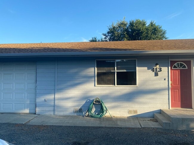 property at 413 S 5th St