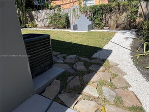 1645 SW 10th St in Miami, FL - Building Photo - Building Photo