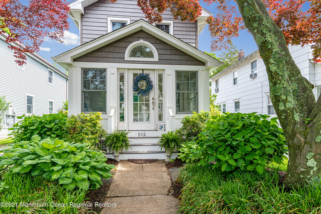 512 Essex Ave in Spring Lake, NJ - Building Photo