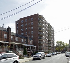 Elmhurst Towers Apartments in Elmhurst, NY - Foto de edificio - Building Photo