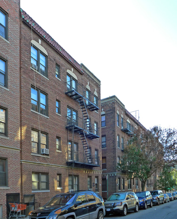 43-29 39th Pl in Long Island City, NY - Building Photo