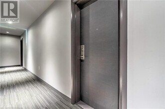 2375 Bronte Rd in Oakville, ON - Building Photo - Building Photo