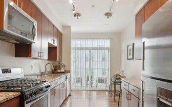 2517 Sayles Pl SE, Unit 9 in Washington, DC - Foto de edificio - Building Photo