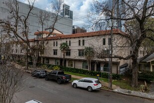 Posada del Rey in Austin, TX - Building Photo