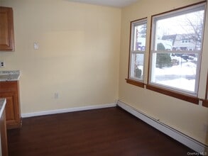 12 Shelley Ct in Middletown, NY - Building Photo - Building Photo