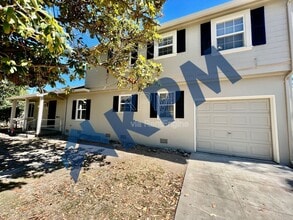 401 W Mariposa Ave in Stockton, CA - Building Photo - Building Photo