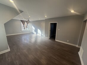 3805 N Drake Ave, Unit 2 in Chicago, IL - Building Photo - Building Photo