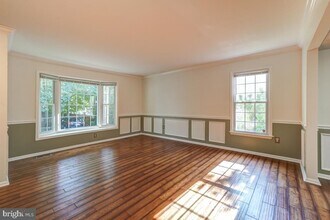 6350 Montrose Rd in Rockville, MD - Building Photo - Building Photo