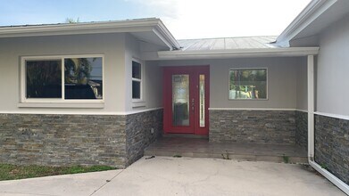 5330 Bayshore Ave in Cape Coral, FL - Building Photo - Building Photo