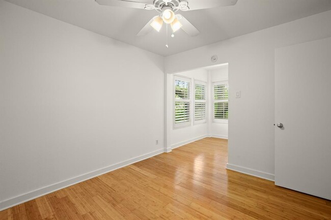 2303 East Side Dr in Austin, TX - Building Photo - Building Photo