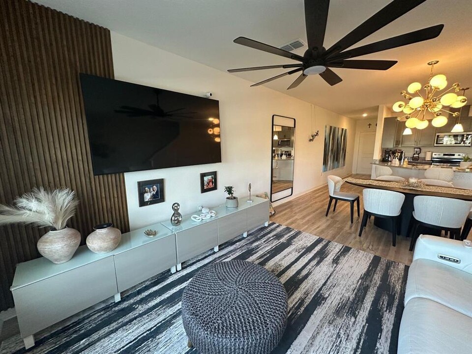 619 Stoney Pointe Cir in Davenport, FL - Building Photo