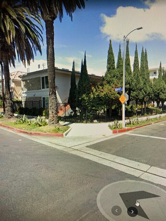 11841 Avon Way in Los Angeles, CA - Building Photo - Building Photo