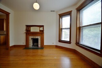 1742 W Addison St in Chicago, IL - Building Photo - Building Photo