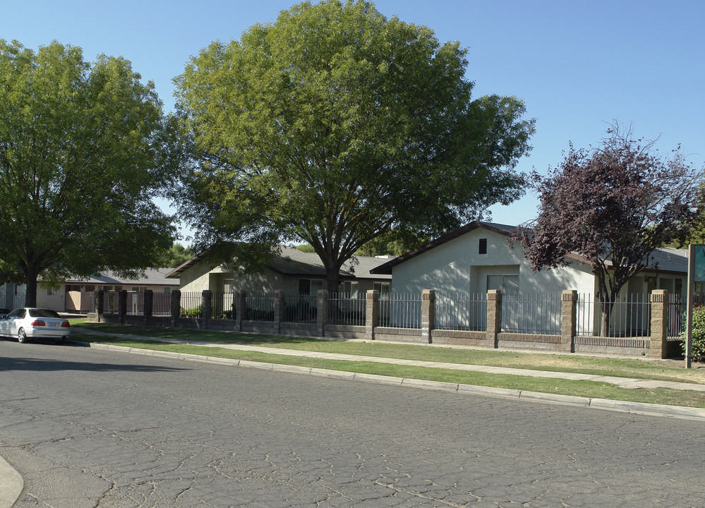 Mariposa Meadows in Fresno, CA - Building Photo