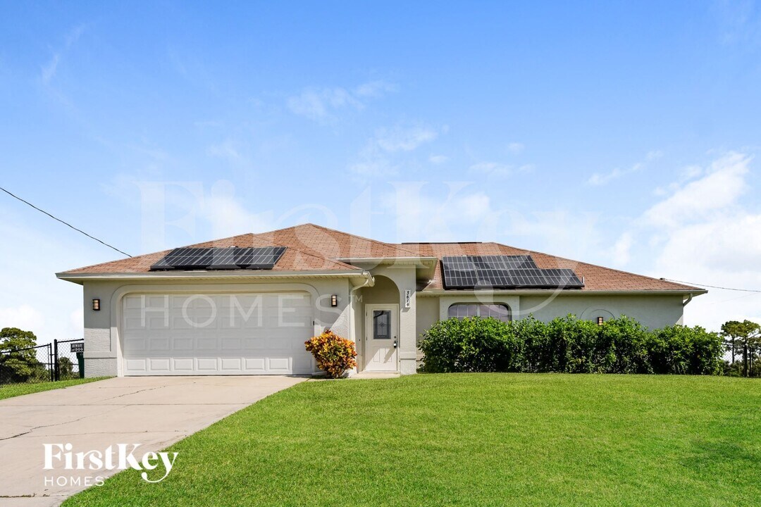 3619 NW 41st Ln in Cape Coral, FL - Foto de edificio