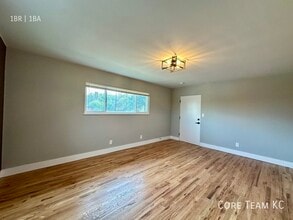 2320 W 47th Ave in Kansas City, KS - Foto de edificio - Building Photo