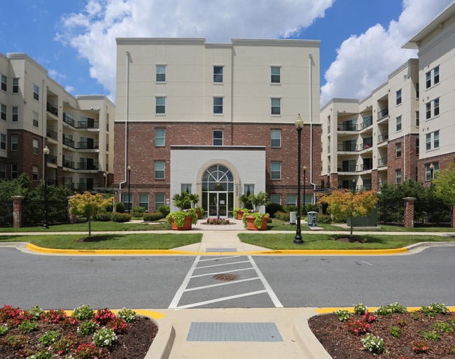 Midtown at Camp Springs in Camp Springs, MD - Foto de edificio - Building Photo