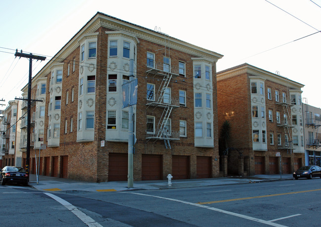 652 Stanyan St in San Francisco, CA - Foto de edificio - Building Photo