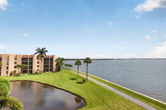 3382 NE Causeway Blvd in Jensen Beach, FL - Foto de edificio - Building Photo