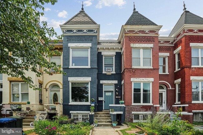 property at 1008 11th St NE