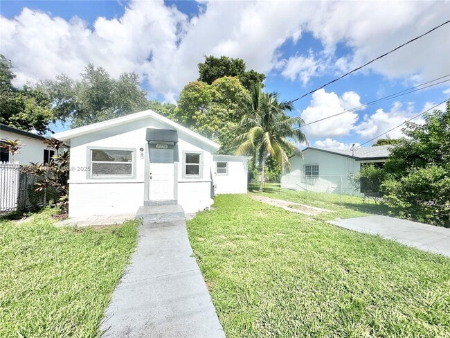 7156 NW 15th Ct in Miami, FL - Building Photo - Building Photo