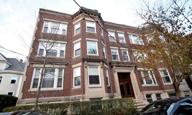 25 Gibbs St in Brookline, MA - Foto de edificio - Building Photo