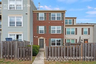 7534 Emerald Dr in Manassas, VA - Building Photo