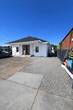 304 Lockwood Dr in Houston, TX - Building Photo - Building Photo