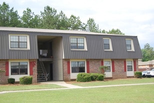 Village East in Brewton, AL - Building Photo
