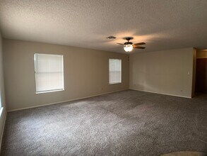 40 Royal Crest in New Braunfels, TX - Building Photo - Building Photo