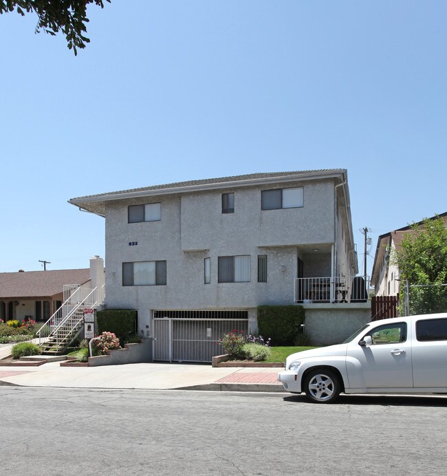 623 E Cedar Ave in Burbank, CA - Building Photo - Building Photo