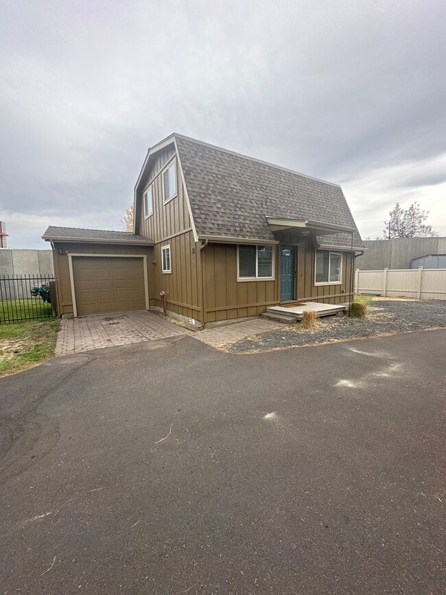 property at 11 SE Cleveland Ave