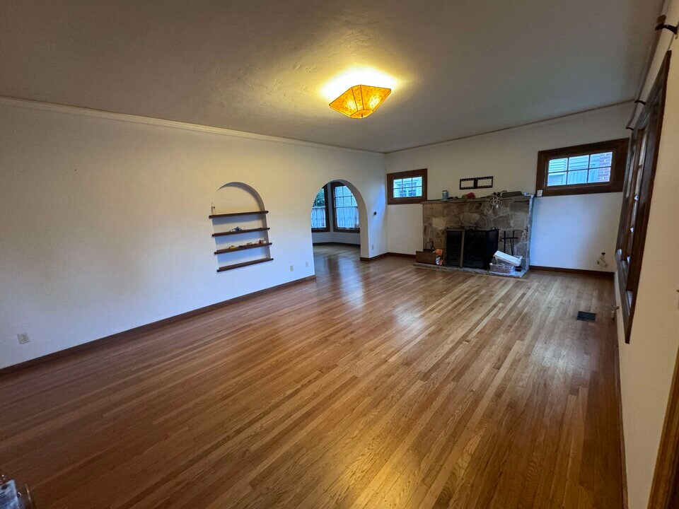 6448 Benvenue Ave in Oakland, CA - Building Photo