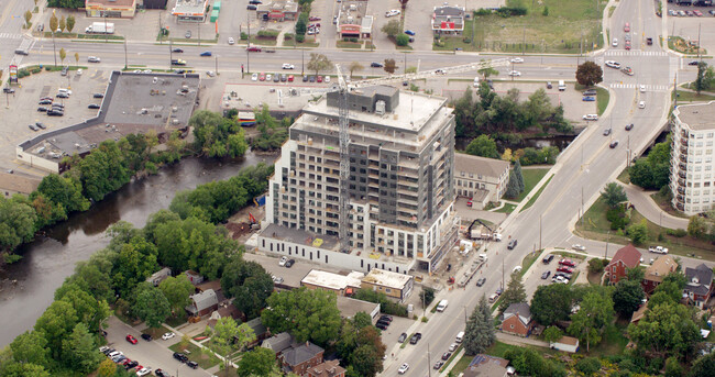 Edgewater in Guelph, ON - Building Photo - Building Photo