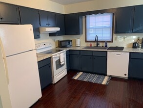 617 4th St, Unit 3 in Charleston, IL - Building Photo - Building Photo