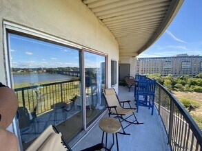 133 Commander Shea Blvd in Quincy, MA - Building Photo - Building Photo
