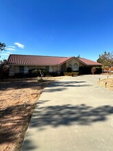 20521 Tonawanda Rd in Apple Valley, CA - Building Photo - Building Photo