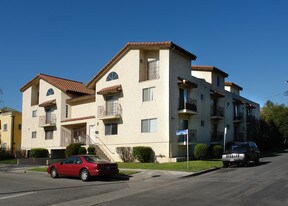 10903 Hesby St in North Hollywood, CA - Building Photo