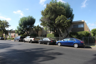 8165 Langdon Ave in Van Nuys, CA - Building Photo - Building Photo