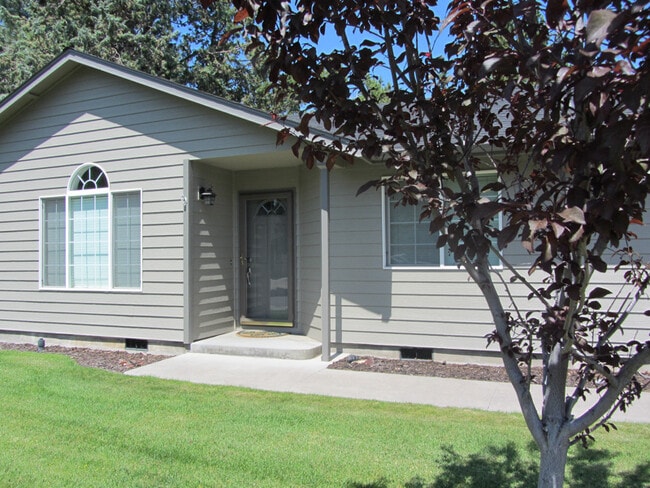 1636 SE Virginia Rd in Bend, OR - Foto de edificio - Building Photo