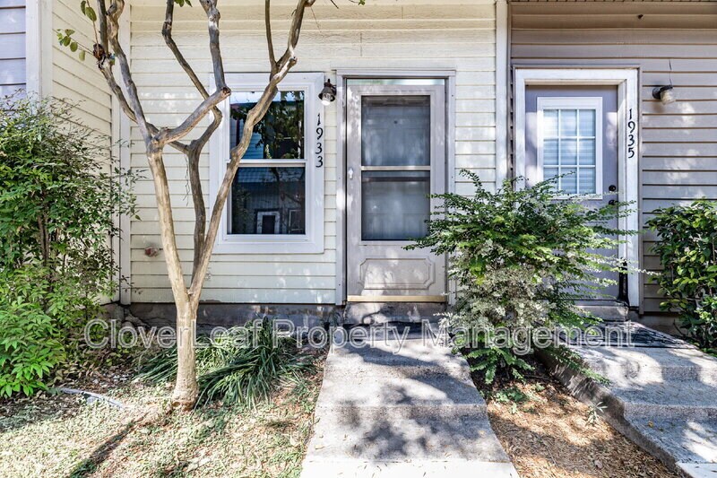 1933 Crossgate Park in San Antonio, TX - Building Photo