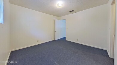 5709 Sue Ln in Jacksonville, FL - Building Photo - Building Photo