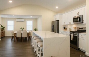 19 Primrose Ave W in White Plains, NY - Building Photo - Building Photo