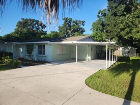 1655 27th Ave in Vero Beach, FL - Building Photo