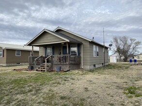 615 E 5th St, Unit B in Hays, KS - Building Photo - Building Photo