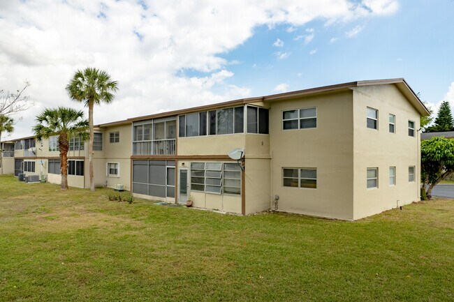 Oriole Gardens II in Margate, FL - Building Photo - Building Photo