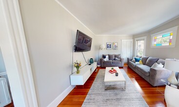 8 Chapman Pl, Unit 2A in Cambridge, MA - Foto de edificio - Building Photo