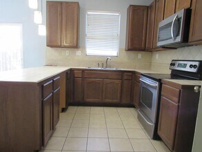 9310 Albany Dr in Laredo, TX - Foto de edificio - Building Photo