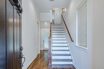 2209 Chenevert St in Houston, TX - Building Photo - Building Photo