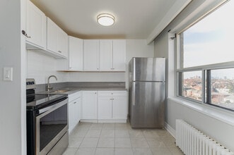440 Winona Drive in Toronto, ON - Building Photo - Interior Photo